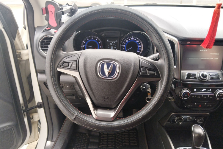 Changan CS15 2017 изображение автомобиля #11