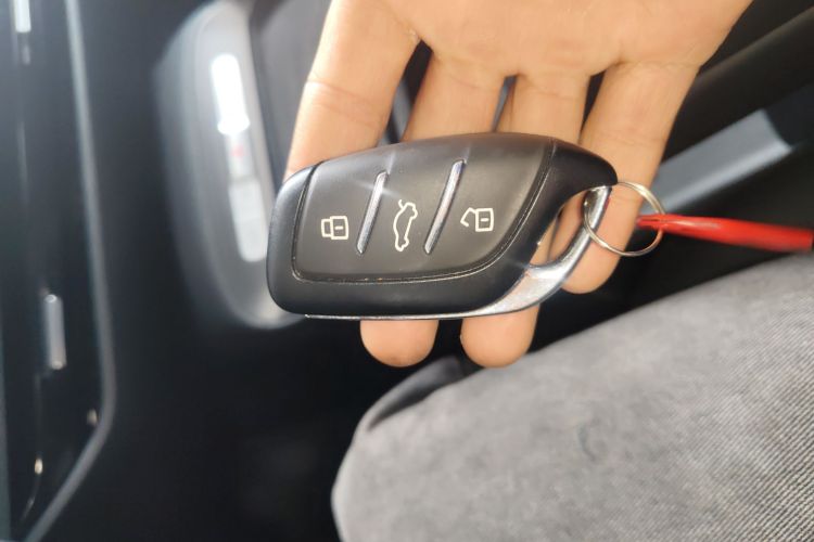 MG ES5 2025 car image #11