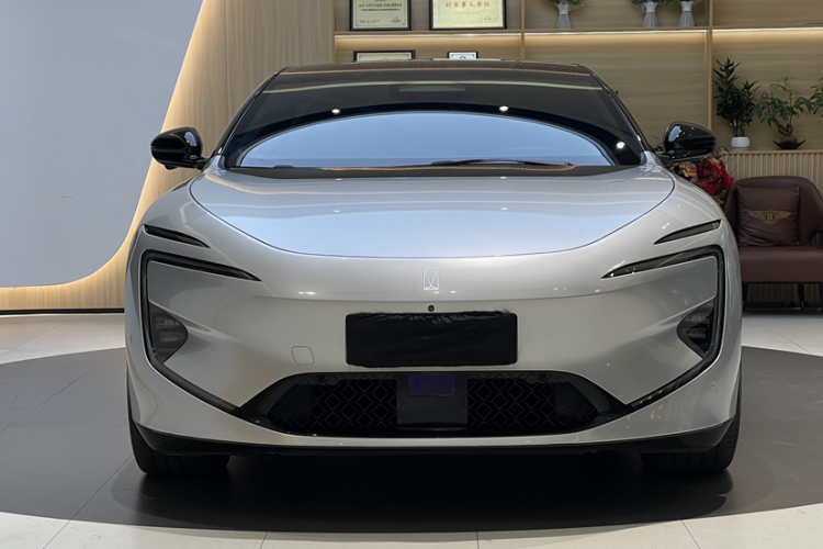 Avatr 12 2024 car image #11