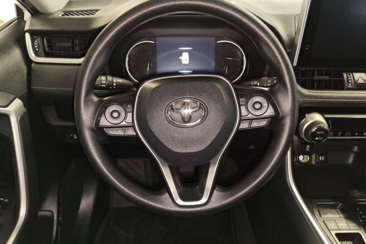 Toyota RAV4 2022 car image #11