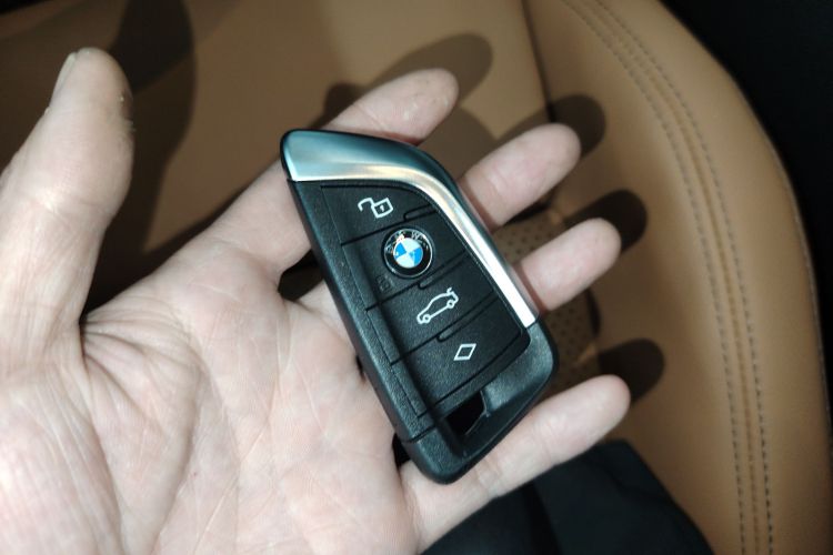 BMW i4 M50 2024 car image #11