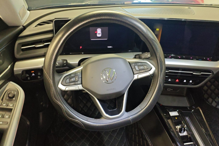 Volkswagen Lamando 2024 immagine di auto #11