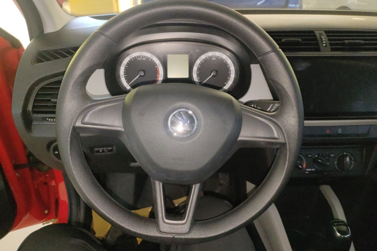 Skoda Fabia 2019 car image #11