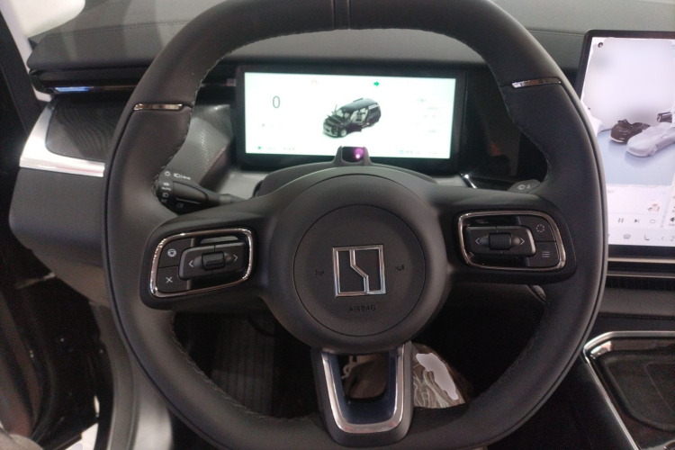 Zeekr 009 2025 car image #11