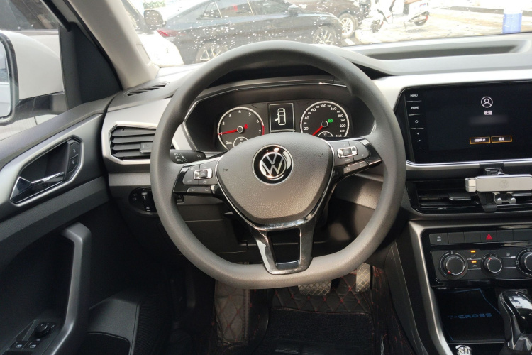 Volkswagen T-Cross 2020 car image #11