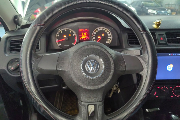 Santana 2014 car image #11