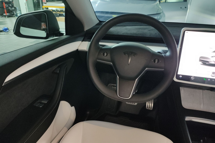 Tesla Model Y 2023 #11 Tesla Model Y 2023 car image #11