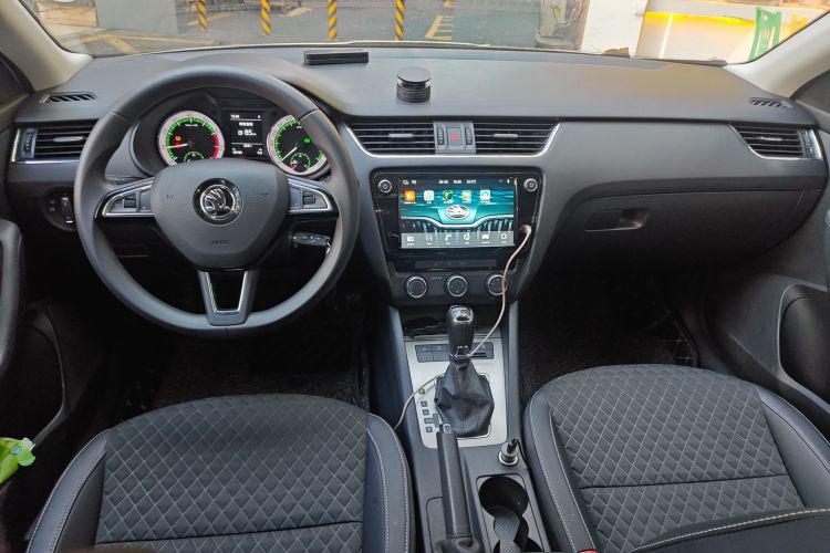 Skoda Octavia 2019 car image #11