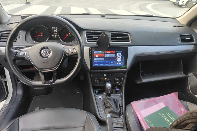 Volkswagen Gran Lavida 2018 immagine di auto #11