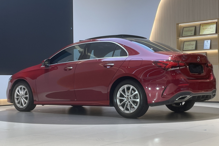 Mercedes-Benz A Class 2020 car image #11