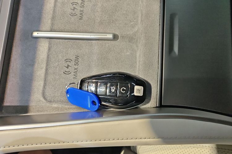 Denza Z9 2024 #11 Denza Z9 2024 car image #11