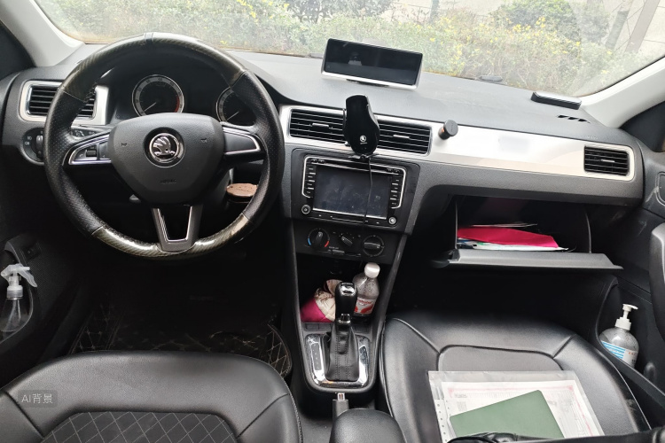 Skoda Rapid 2018 car image #11