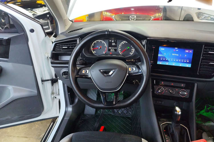 VS5 2019 car image #11