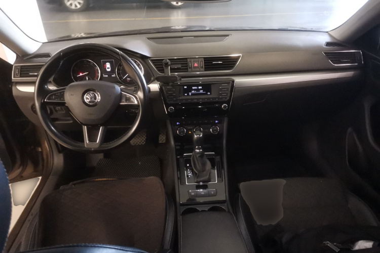 Skoda Superb 2015 car image #11