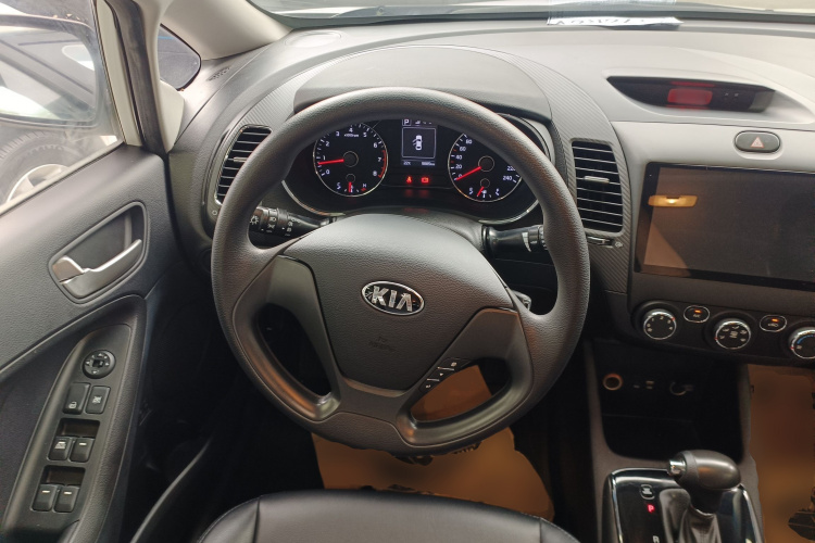 Kia 2017 car image #11