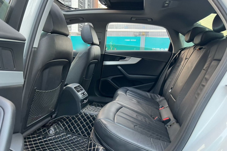 Audi A4L 2019 immagine di auto #11