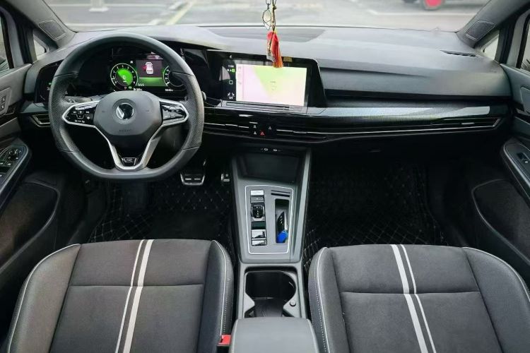 Volkswagen Golf 2021 car image #11