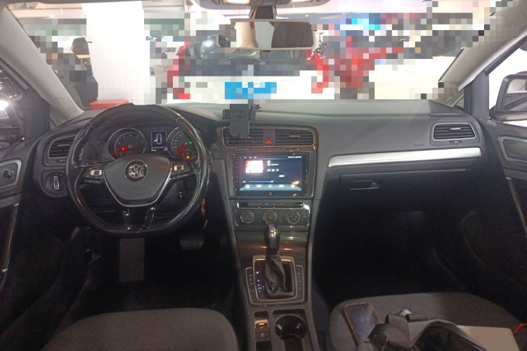Volkswagen Golf 2019 car image #11
