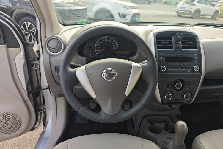 Nissan Sunny 2016 #11 Nissan Sunny 2016 car image #11
