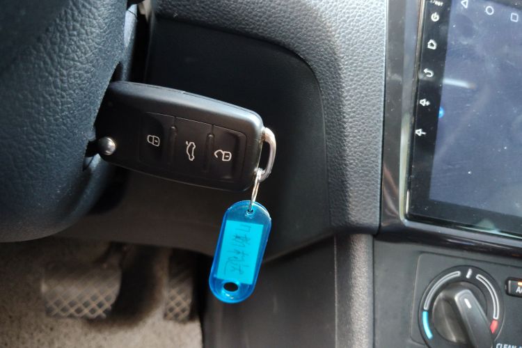 Skoda Rapid Spaceback 2017 car image #11