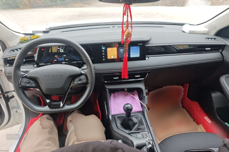 Roewe i5 2025 car image #11