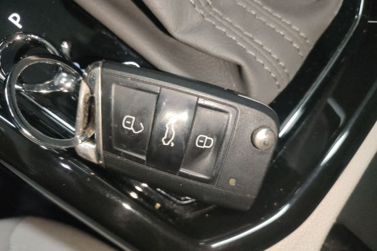 Volkswagen Touran 2018 immagine di auto #11