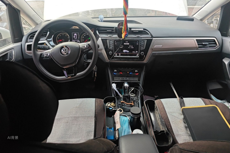 Volkswagen Touran 2021 car image #11