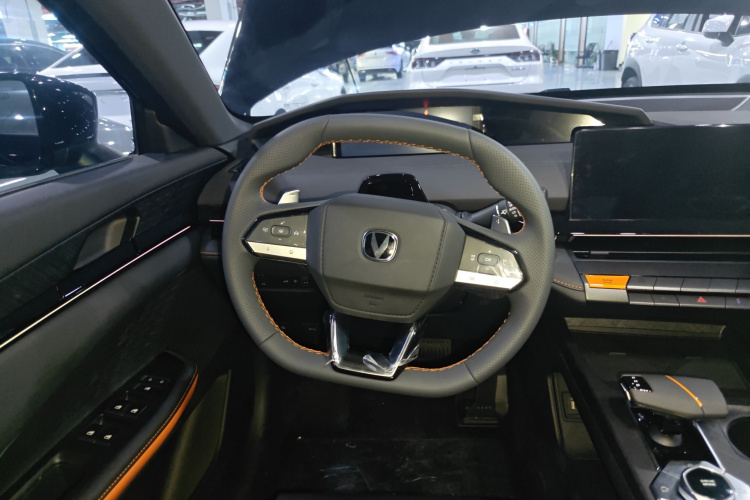 Changan UNI-V 2025 car image #11