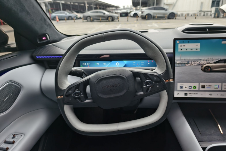 Lynk & Co 2024 immagine di auto #11