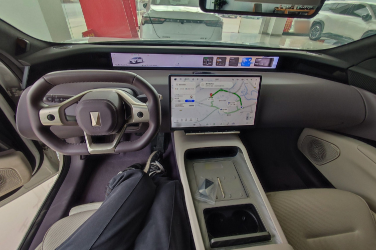 Avatr 12 2024 car image #11
