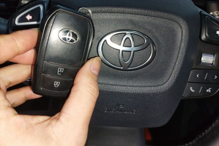 Toyota bZ3 2024 immagine di auto #11