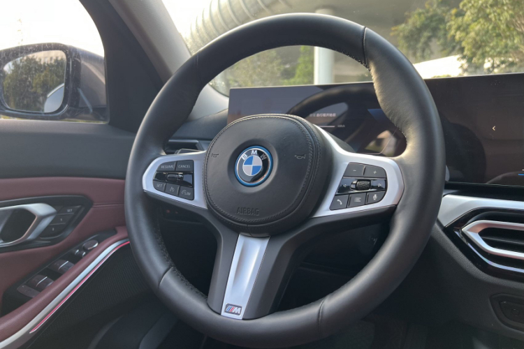 BMW i3 2022 car image #11