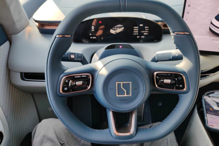 极氪 极氪MIX 2024 汽车图片 #11