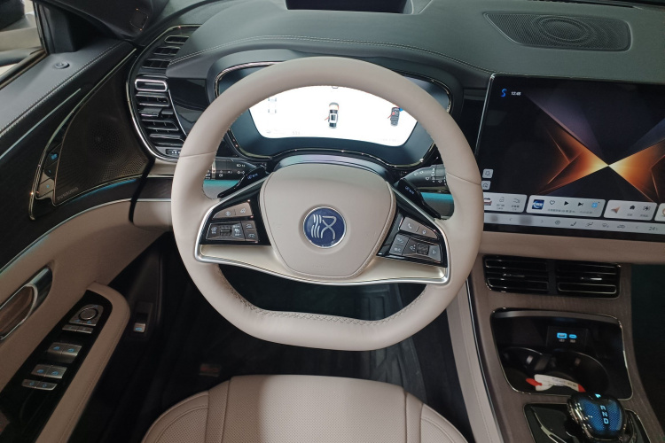 BYD Han 2025 car image #11