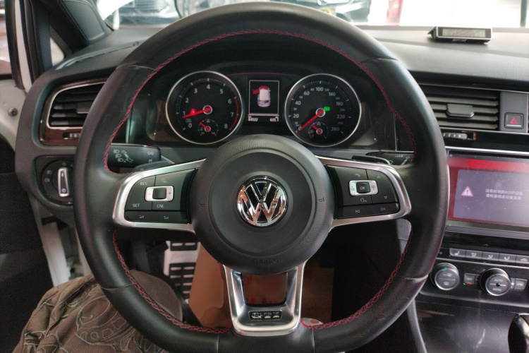 Volkswagen GolfGTI 2016 car image #11