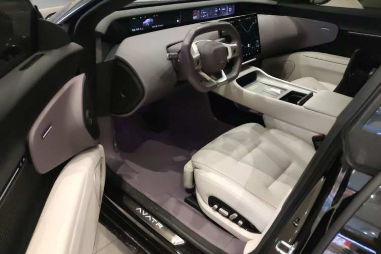 Avatr 12 2024 car image #11