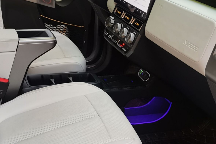 2024 car image #11