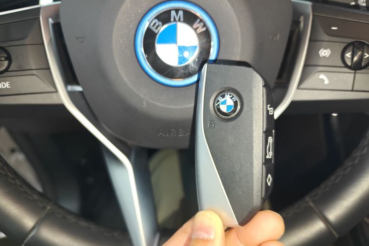 BMW iX1 2025 #11 BMW iX1 2025 صورة سيارة #11