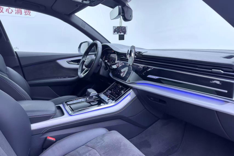 Audi Q8 2019 car image #11