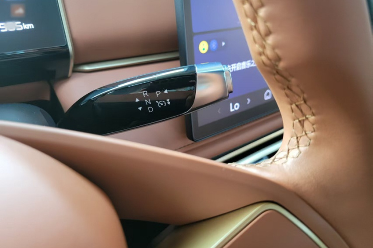 哪吒汽车 哪吒X 2024 汽车图片 #11