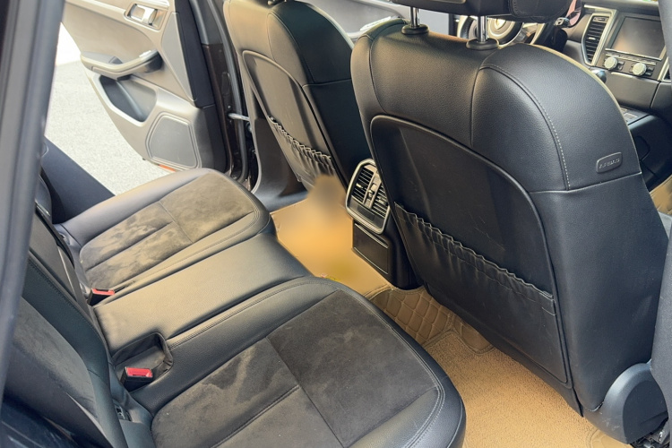 2016 car image #11