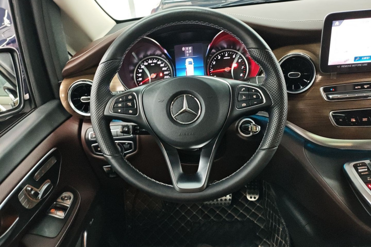 Mercedes-Benz V Class 2022 #11 Mercedes-Benz V Class 2022 car image #11