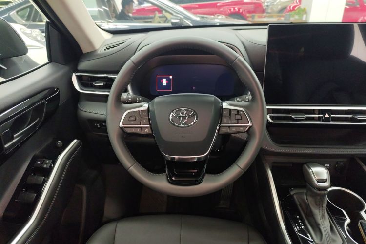 Toyota Highlander 2025 car image #11