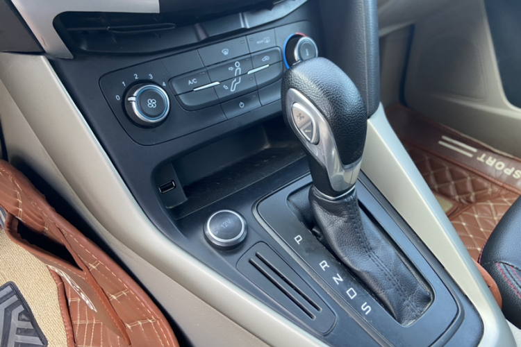 Ford Focus 2018 car image #11