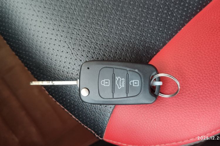 Kia K2 2016 imagen de coche #11