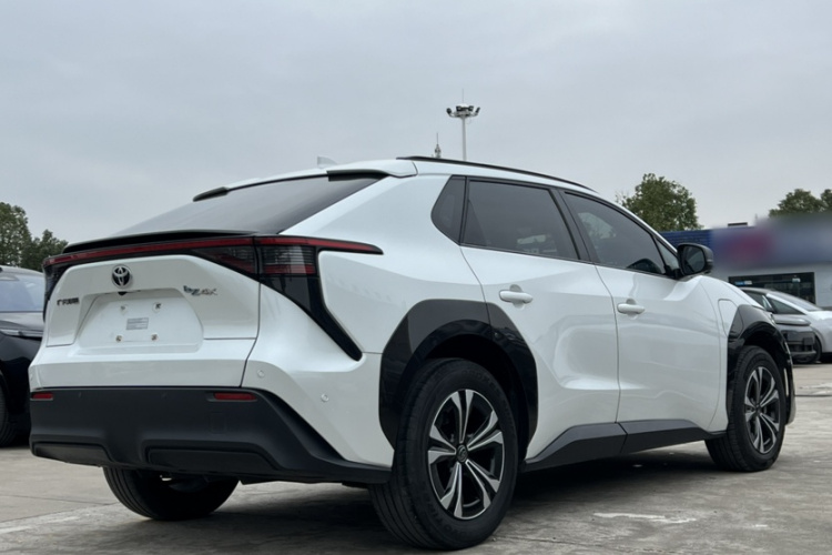 Toyota bZ4X 2022 immagine di auto #11