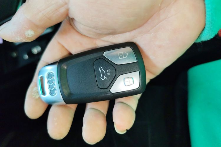 Audi Q5L 2025 car image #11