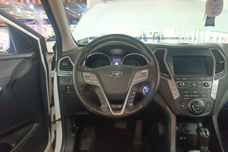 Hyundai Santa Fe 2017 #11 Hyundai Santa Fe 2017 car image #11