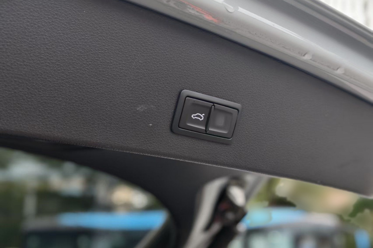 Q2L e-tron 2022 car image #11