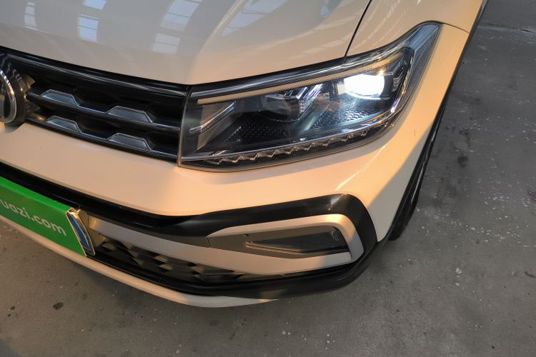 Volkswagen T-Cross 2019 car image #11